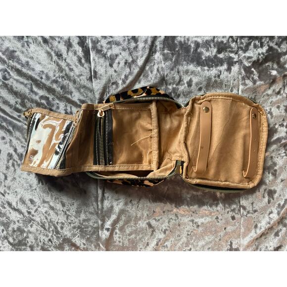 JS by Jessica Simpson Cheetah Print Jewelry Case 6" x 6" Zipper Case - Picture 7 of 10